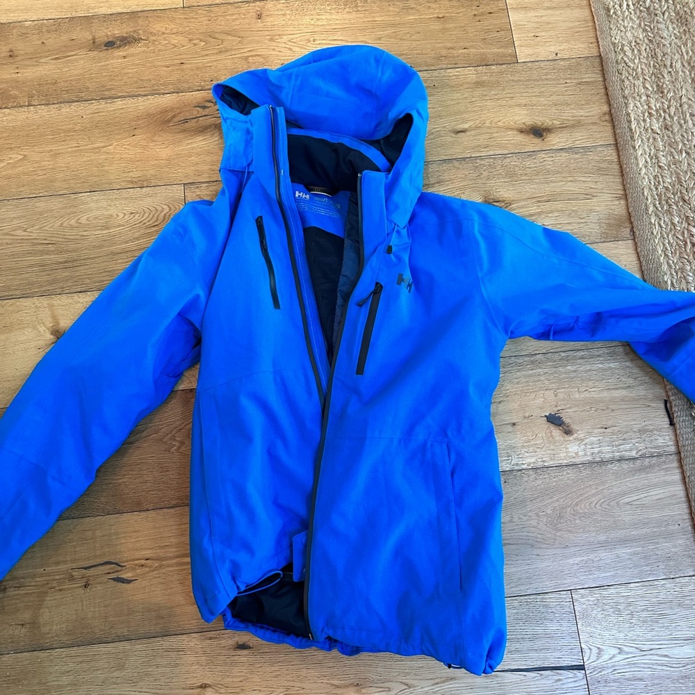 Men’s new Helly Hansen ski/snowboard jacket.